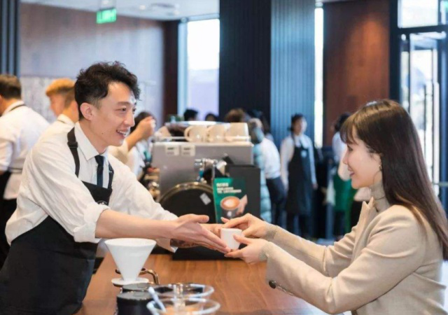 星巴克一份早餐101元，三兩口見(jiàn)底，高端餐飲貴在哪？